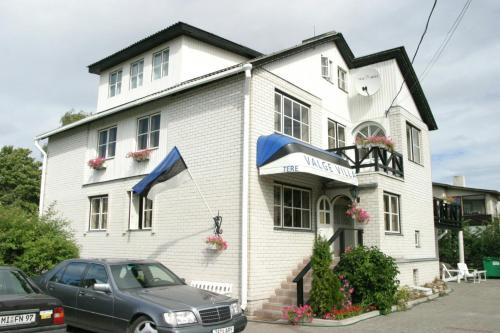 Kristiine House | Family-Friendly White Villa with High Guest Ratings