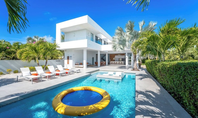 Long Bay Villa | Oceanview Villa with Resort Amenities - Guest Rated 10/10