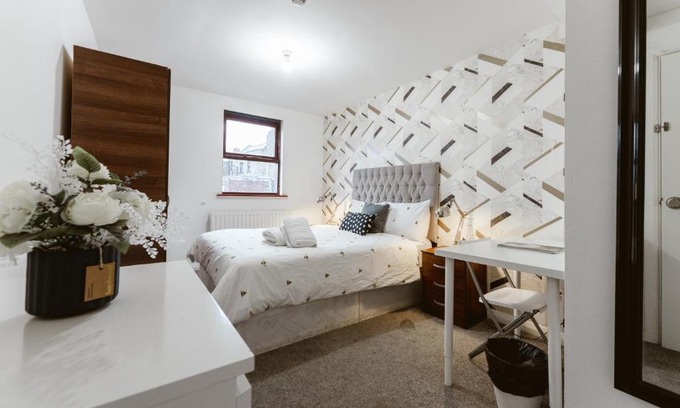 Stepney Green House | Comfortable Whitechapel En-Suite Rooms with Kitchen Access