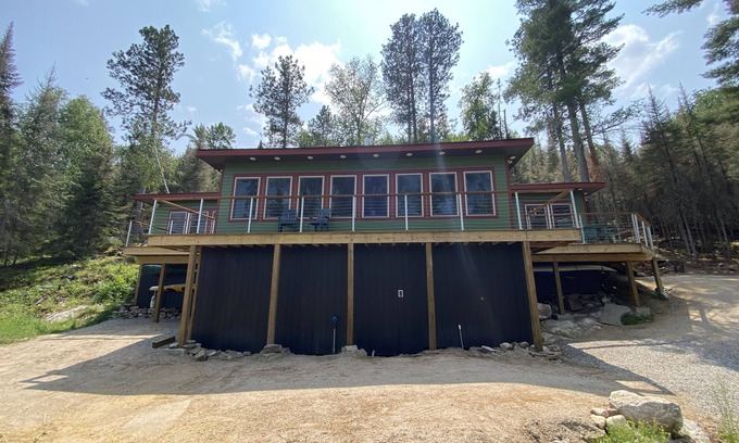 Crane Lake Cabin | Relaxing Whitefish Cabin with Private Sauna & Breakfast