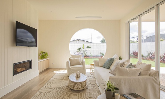 Yarraville House | Discover Whitehaven Yarraville: Spa, Comfort & 10/10 Rating
