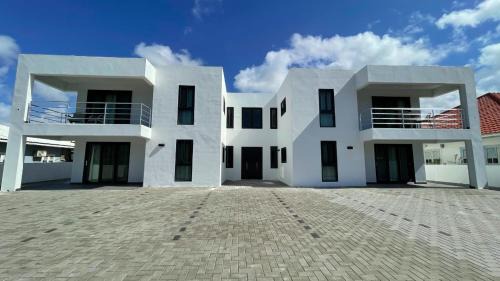 Marie Pampoen Apartment | Oceanfront Retreat at Whitehouse Boulevard near Mambo Beach