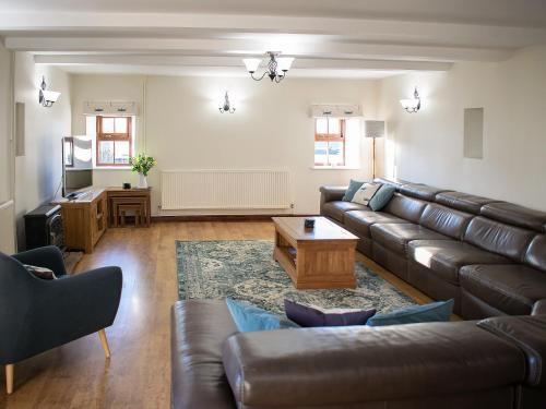 Hartington House | Discover Whitehouse Farm: Family-Friendly 4-Star Retreat