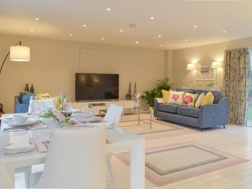 Bilston House | Family-Friendly Whitehouse Studio with Top Guest Ratings