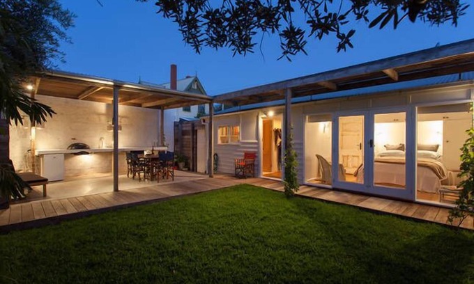 Frankston House | Whitelodge on Long Island: Guest Rated 9.8, Pet Friendly Escape