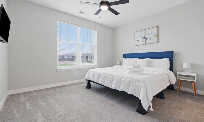 Whitestown Apartment | Whitestown Getaway | King Bed