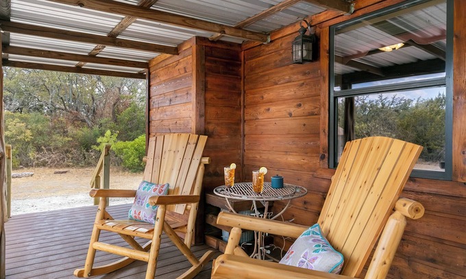Llano Cabin | Whitetail Oaks Guesthaus: Country Views & Cozy Fire Pit