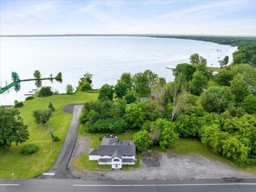 South Bay House | Comfortable Stay at Whitewater The Genoa on Oneida Lake