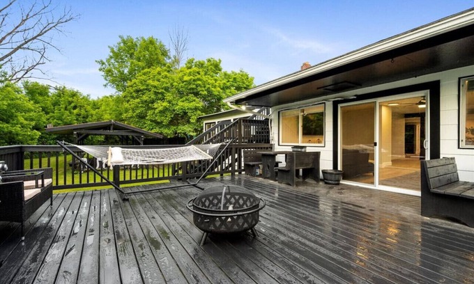 South Bay House | "Whitewater-The Main Sail" Oneida Lake/Sleeps 11!