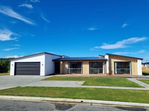 Lake Tekapo Apartment | Family-Friendly Whiti Te Ra with 9.9/10 Guest Ratings