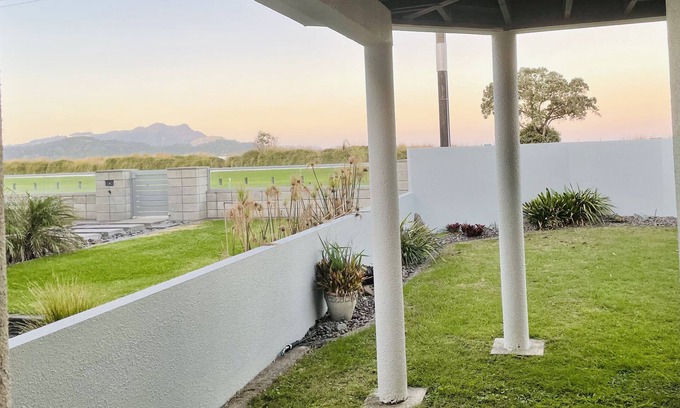 Whitianga House | Oceanfront Whitianga Beachfront: Rated 9.4 with Spa & Breakfast