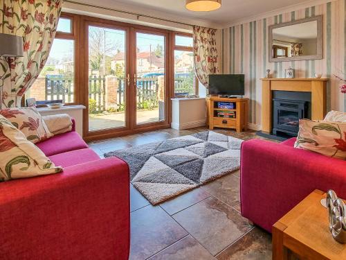 Eleighwater House | Whitney Cottage: Pet-Friendly Retreat with Hot Tub Awaits