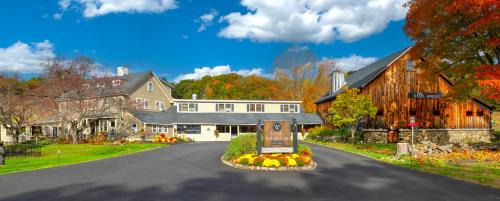 Jackson Hotel | Discover Inn at Whitney's Farm: Oceanfront Bliss Awaits