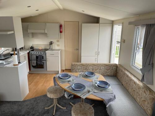 Seasalter Other | Ideal Whitstable Seaside Caravan with Ocean Views & Pool