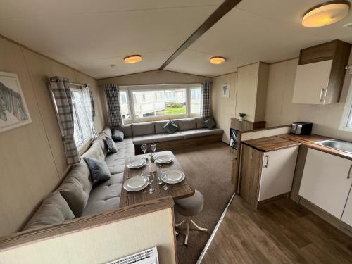 Whitstable Apartment | Relaxing 2-Bed Park Home at Alberta Holiday Park, Whitstable