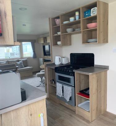 Seasalter Apartment | Cozy Whitstable 2-Bed Park Home at Alberta Holiday Park