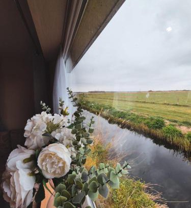 Seasalter Apartment | Top-Rated Whitstable Retreat with Oceanfront Pool Access