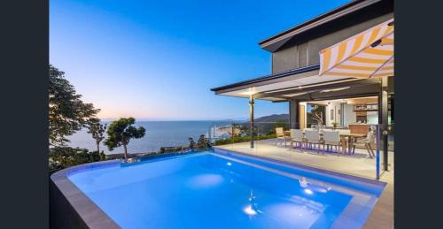Airlie Beach House | Whitsunday Blue: Spectacular Home with Ocean Views & Pool
