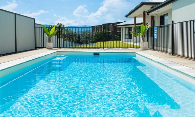 Airlie Beach House | Whitsunday Holiday Home: Family-Friendly Retreat Awaits