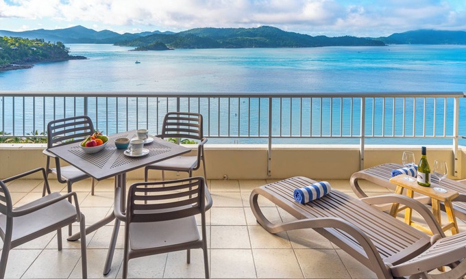 Hamilton Island Apartment | Whitsunday West Apartment 1303: Rated 10/10 with Pool & Kitchen