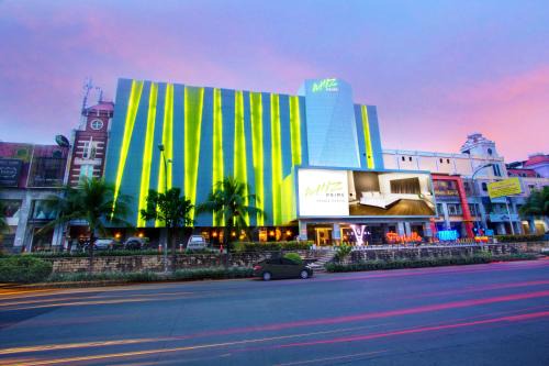 Kelapa Gading Barat Hotel | Relax at Whiz Prime Hotel Kelapa Gading with Ocean Views