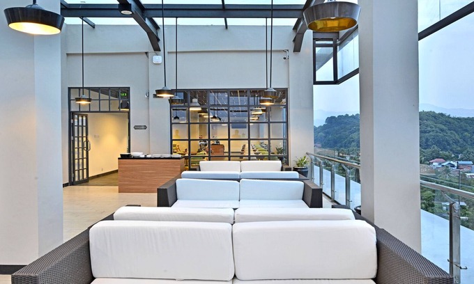 Padang Hotel | Discover Whiz Prime Hotel Khatib Sulaiman in Padang