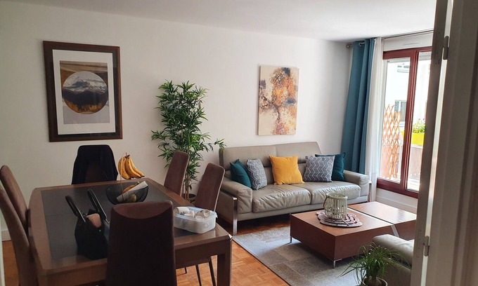 Cœur de Ville Apartment | Elegant 4-Room Apartment with Kitchen & Breakfast Included