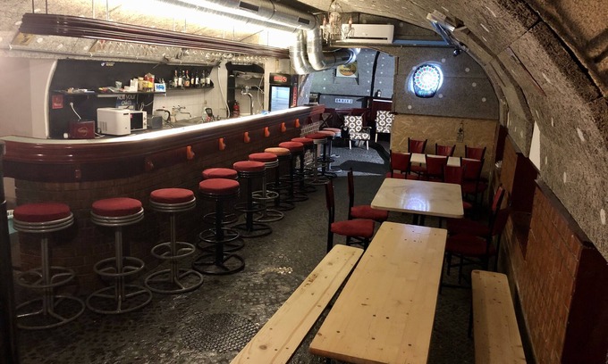Palace District Apartment | Ideal Basement Retreat for Stag Do with Pool & Kitchen
