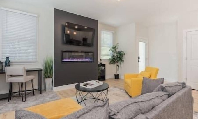 Wilmington Historic District House | Whole duplex right downtown!