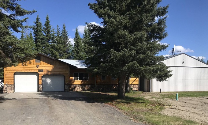 Fairbanks House | Whole Home, Airstrip/Float Access, Aurora Viewing!