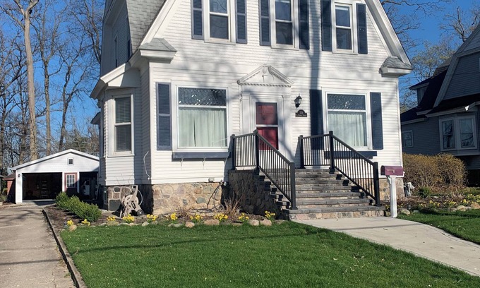 Hillsdale House | Perfect Family Retreat Near Hillsdale College - Guest Rated 10/10