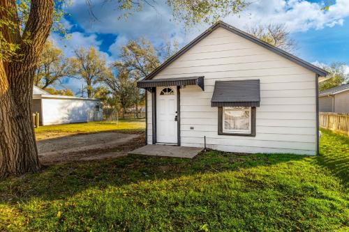 Wichita House | Whole Home Remodeled 1 Bed West Side Coffee Smrt TV WIFI