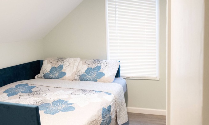 Charlestown House | Pet-Friendly Retreat: 3BR Home Near Dining & State Park