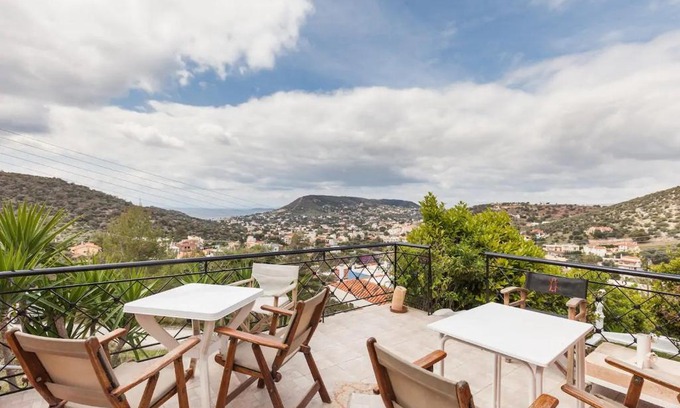 Kalyvia Thorikou House | Beach House Retreat with Breathtaking Views and Family-Friendly Amenities