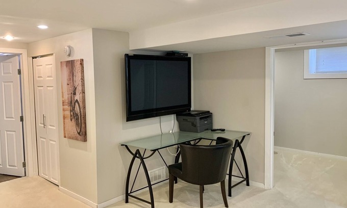Winnipeg House | Ideal Getaway: Two Adjoining Townhouses for Families