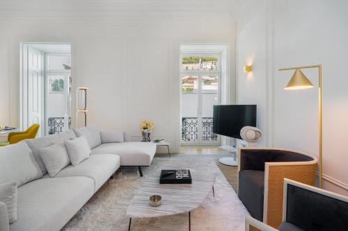Baixa Apartment | Modern WHome Deluxe Apartment with Pool, Gym & Parking