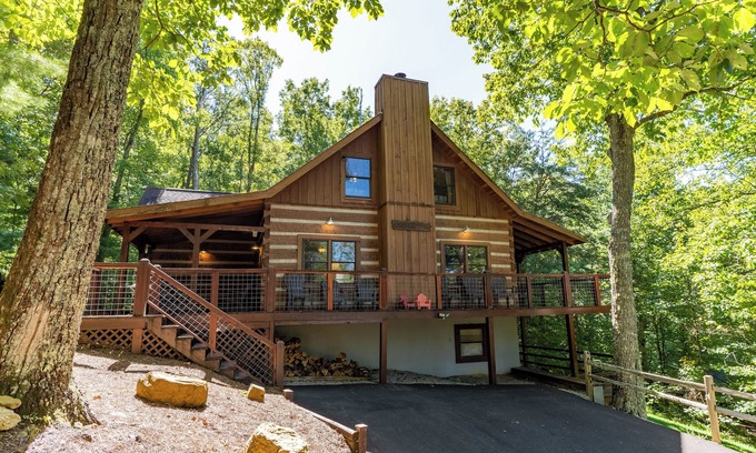 Gatlinburg - Pigeon Forge Cabin | Discover GracePointe Valley: Ocean View & Spa Awaits!