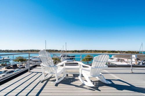 Morehead City House | Rooftop WaterView Retreat at Why Knot Getaway
