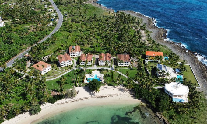El Frances Condo | Work in Paradise: High-Speed WiFi & 10/10 Guest Rating