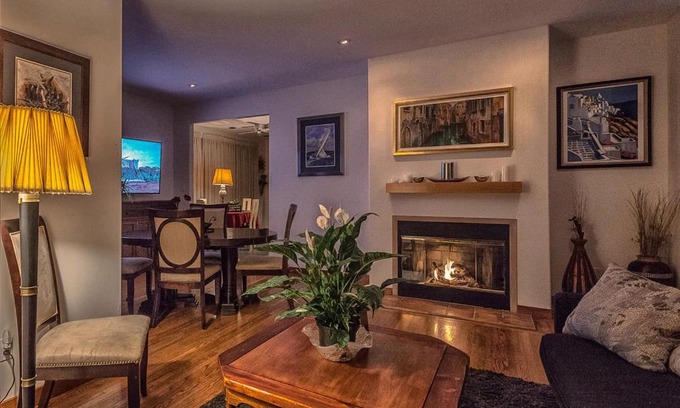 West Vancouver Apartment | Oceanfront Retreat at Whytecliff Park Near the Shore