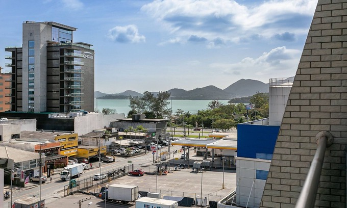Agronomica Apartment | Seaside Escape with Balcony & Free Wi-Fi for Families
