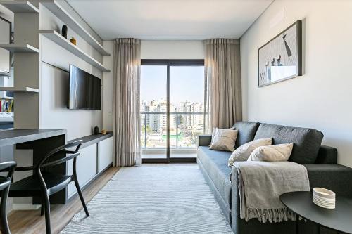 Centro Apartment | Modern Comfort: WI-FI & Hot Tub near Patio Milano