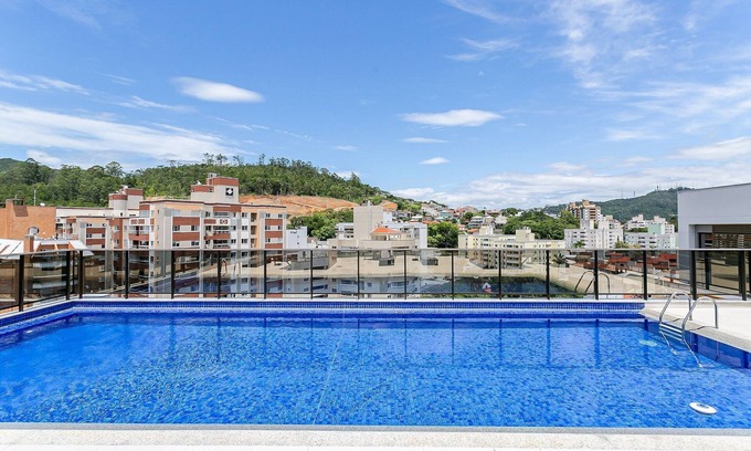 Corrego Grande Apartment | Modern Hotel with Rooftop Pool & Fast Wi-Fi Access