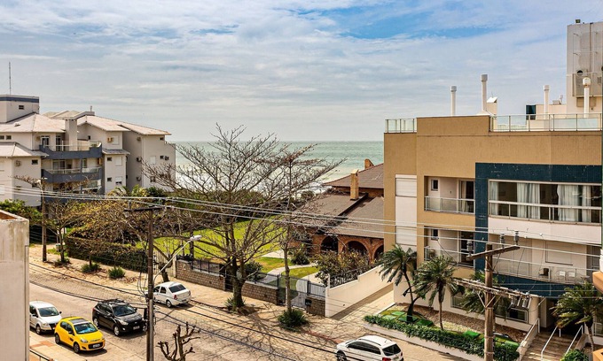 Ingleses Norte Apartment | Relaxing Stay with Pool & Partial Sea View #IA08