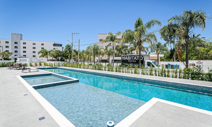 Ingleses Norte Apartment | Beachside Retreat with Wi-Fi & BBQ, Steps from the Shore