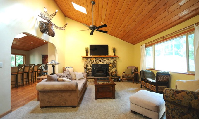 Pollock Pines House | Family-Friendly Wicker Moose Manor with High Guest Ratings