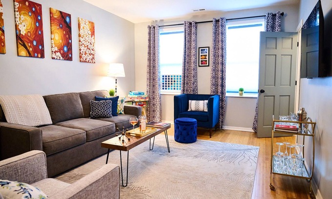 Noble Square Apartment | Ideal 2Bdrm Near Democratic National Convention & Amenities