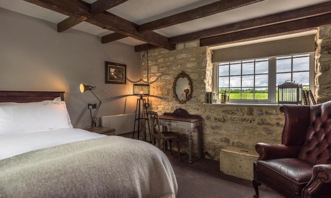 Bradford-on-Avon House | Relaxing Stay at Widbrook Grange with Spa & Pool Access