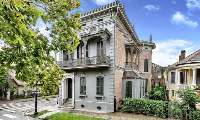 Faubourg Marigny Bed & Breakfast | Historic Suite Steps from the French Quarter & Frenchmen St