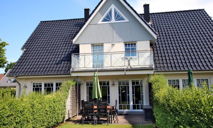 Wyk auf Foehr House | Pet-Friendly Retreat at Wiesenweg 4a, Whg 2 - Rated 10/10